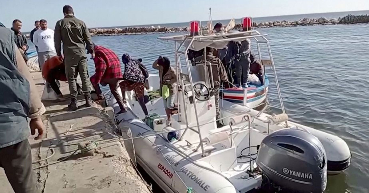 তিউনিসিয়া উপকূলে নৌকা ডুবে ৮ জনের মৃত্যু, নিখোঁজ ১৫