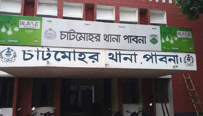 নির্যাতিত গৃহবধূকে হাসপাতালে ভর্তি করল পুলিশ
