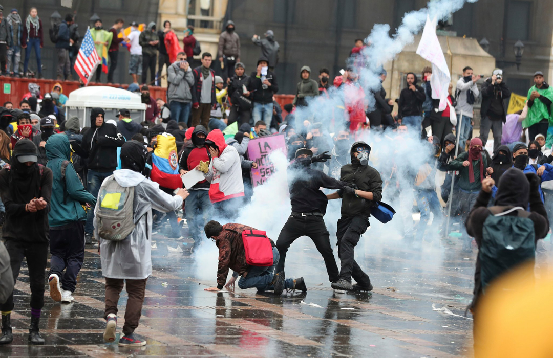 কলাম্বিয়ায় সরকারবিরোধী বিক্ষোভে কমপক্ষে ১০ জন নিহত