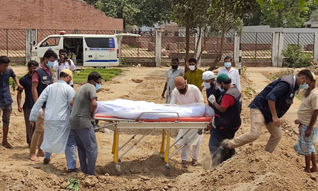 করোনায় মৃতদের বেশি লাশ যাচ্ছে গ্রামে