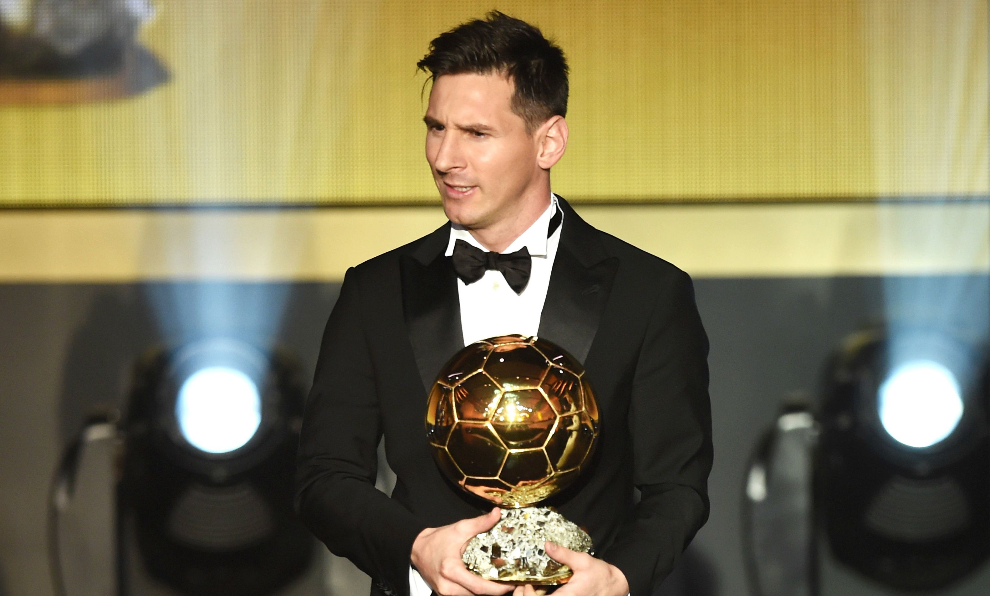 মেসির হাতেই ব্যালন ডি’অর দেখছেন কোম্যান