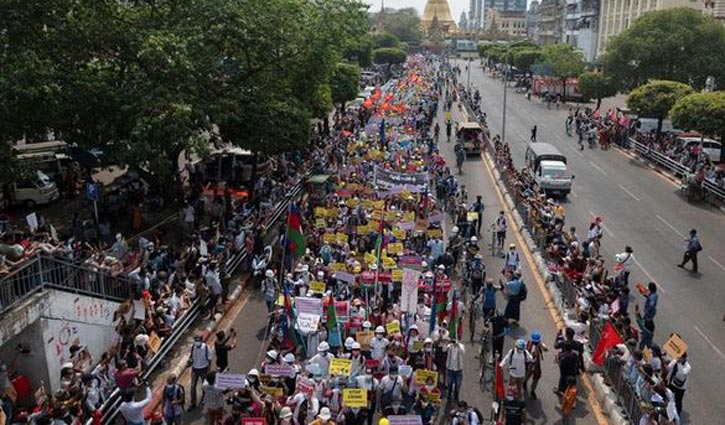 ‘বিপ্লব অবশ্যই জয়ী হবে’ স্লোগানে বিক্ষোভ অব্যাহত