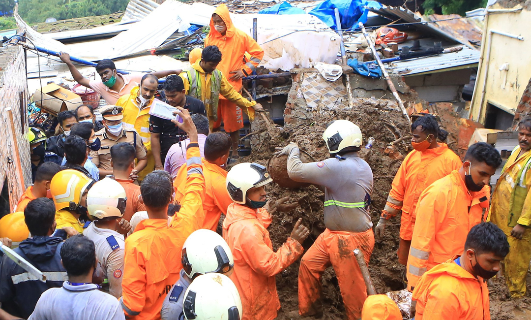 মুম্বাইয়ে ভূমিধসে ৩০ মৃত্যু