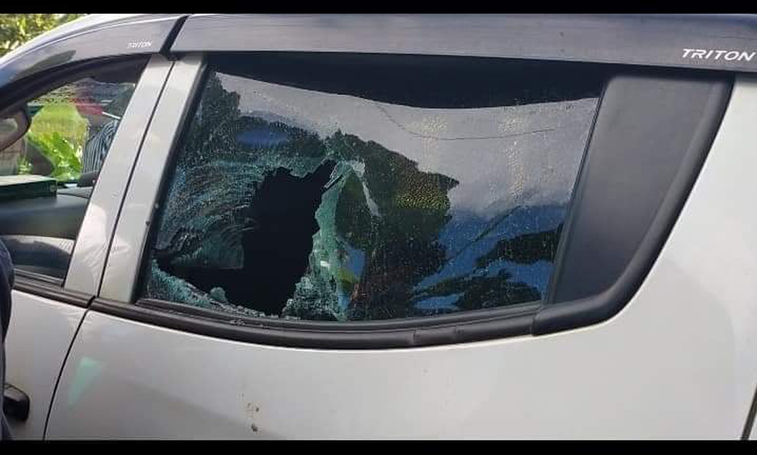 নোয়াখালীতে ম্যাজিস্ট্রেটের গাড়িতে হামলা