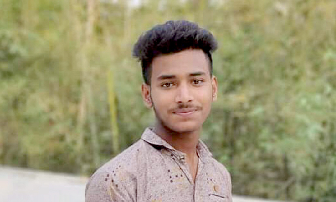 পাওনা টাকা চাওয়ায় স্কুল ছাত্রকে ছুরিকাঘাতে হত্যা