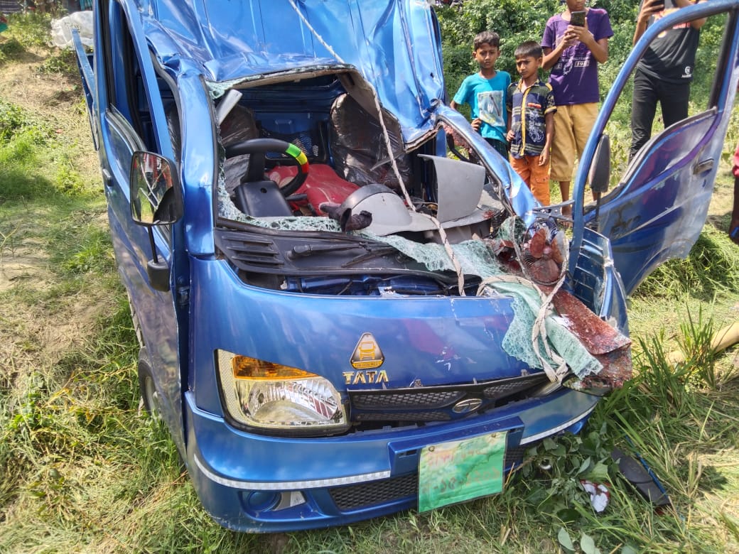 পিকআপ-মাইক্রোবাসের সংঘর্ষে নিহত ২