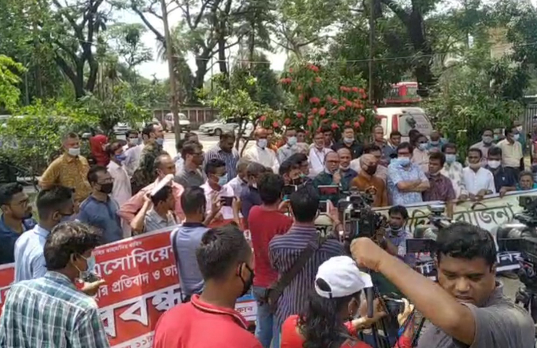 রোজিনার নিঃশর্ত মুক্তির দাবিতে সাংবাদিকেরা অনড়