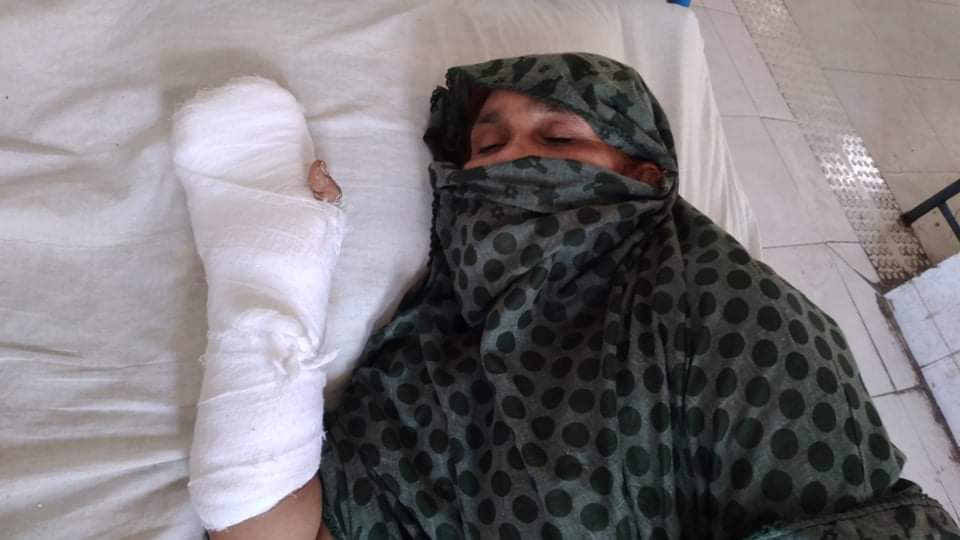 পুকুরের মাটি কাটতে বাধা দেয়ায় বৃদ্ধাকে কুপিয়ে জখম