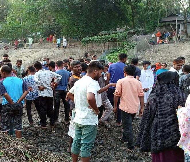 শার্ট দিয়ে মোড়ানো কঙ্কাল উদ্ধার