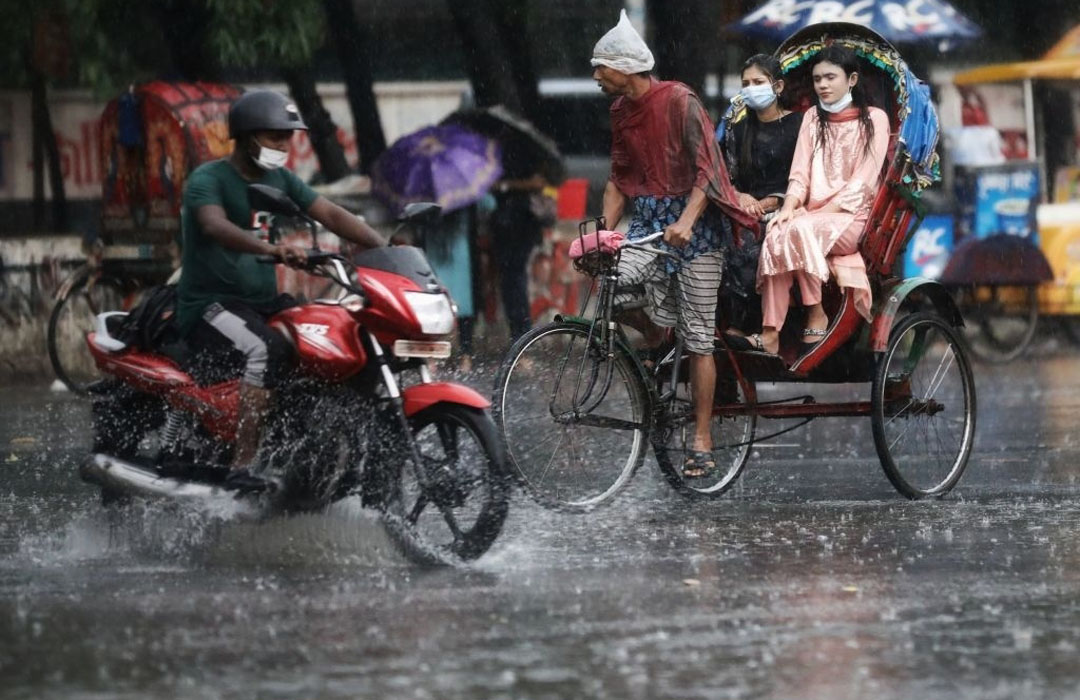 সহসাই থামছে না বৃষ্টি