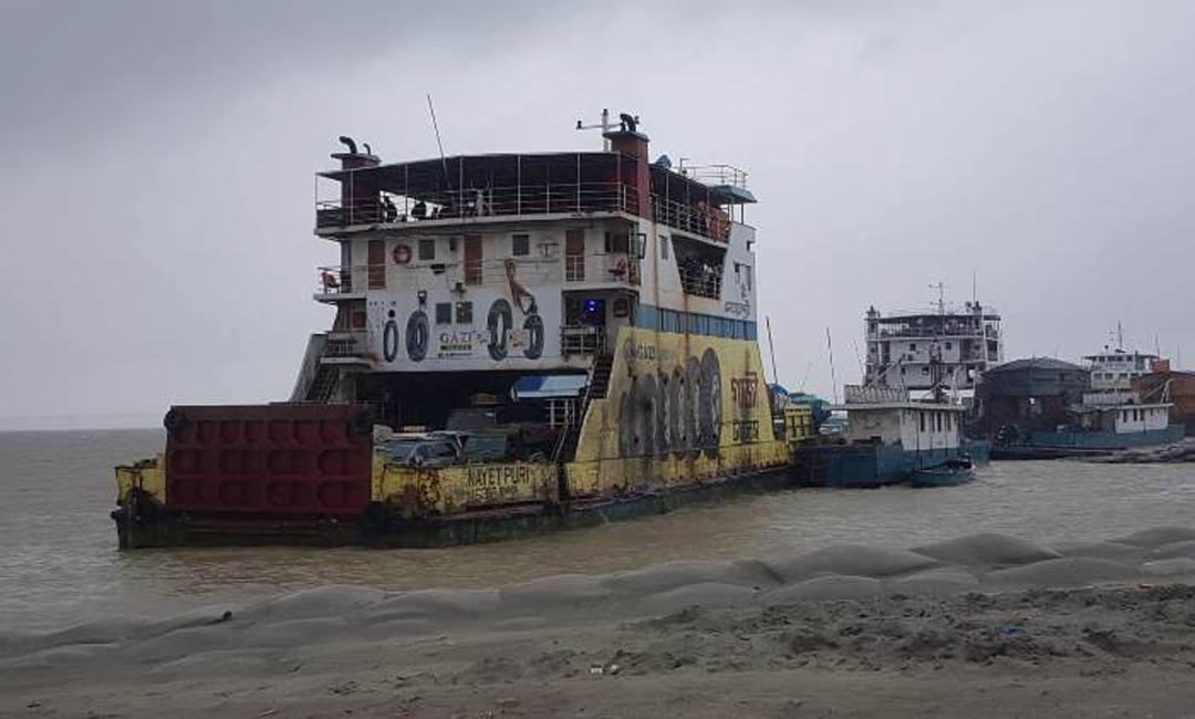 শিমুলিয়া-বাংলাবাজার রুটে তিন ঘণ্টা পর ফেরি চালু