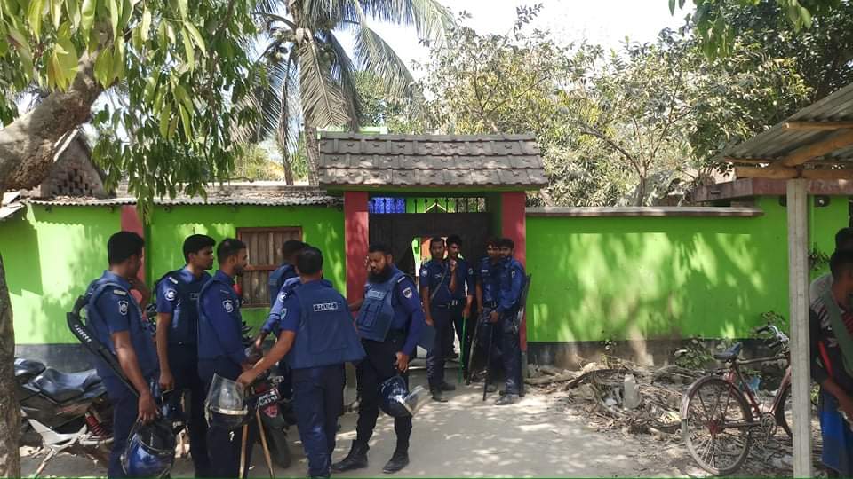 ট্রাক্টর চাপায় কৃষক নিহত, পরিদর্শনে গিয়ে জনরোষে ইউএনও