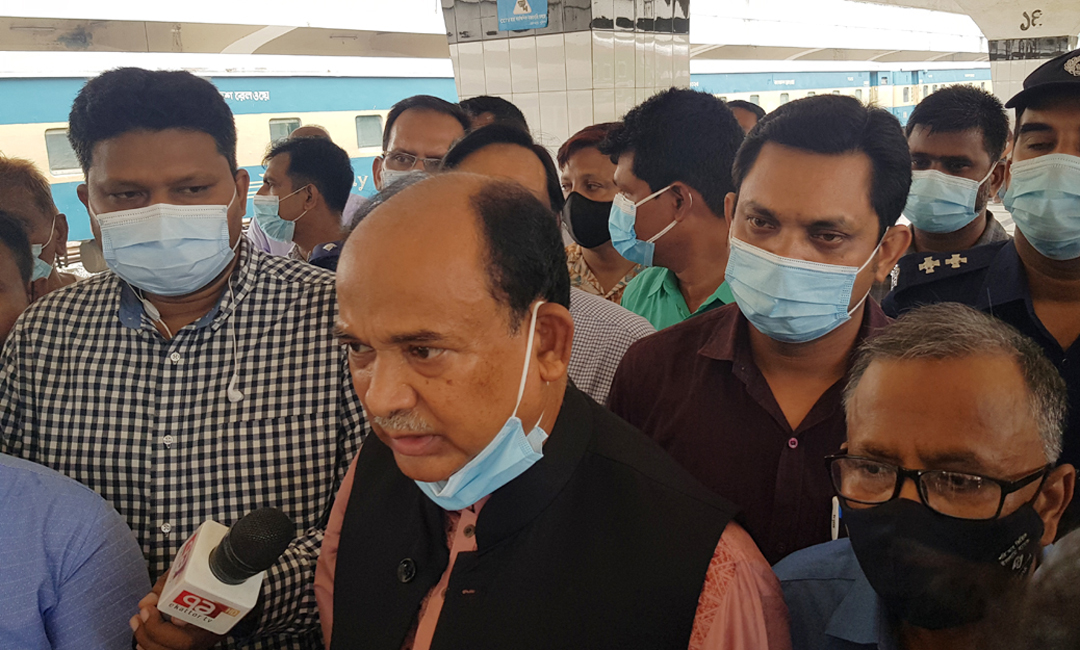 ট্রেনে স্বাস্থ্যবিধি পরিপালন করা কঠিন : রেলমন্ত্রী