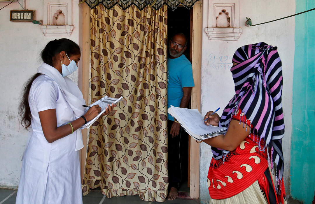 মৃত্যু গুজবে ভারতে অনেকেই টিকা নিচ্ছেন না